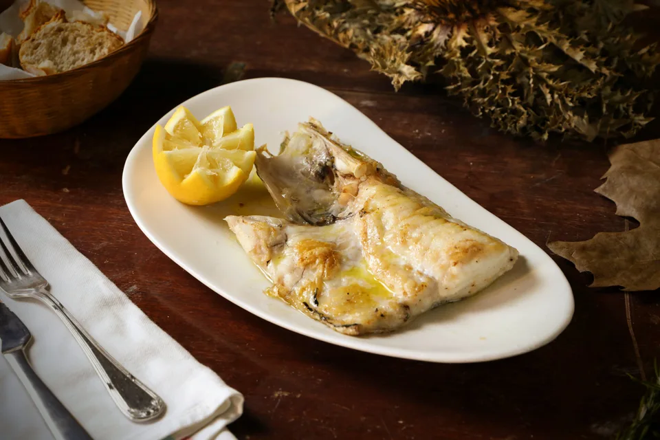 BookNoFees: Iliustracinė nuotrauka: Ant grotelių kepta žuvis