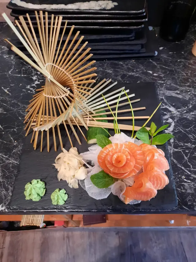 BookNoFees: Restoranas – Hitomi Sushi Bar – Meschede – „Hitomi“ suši baras, nuotrauka 2