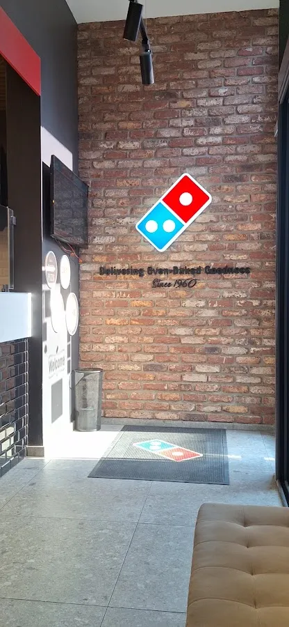 BookNoFees: Užkandžių baras – Domino's – Zagreb – „Domino's“, nuotrauka 2