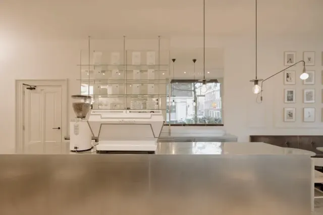BookNoFees: Restoranas – Locals Coffee – Amsterdam – „Locals“ kava, nuotrauka 2