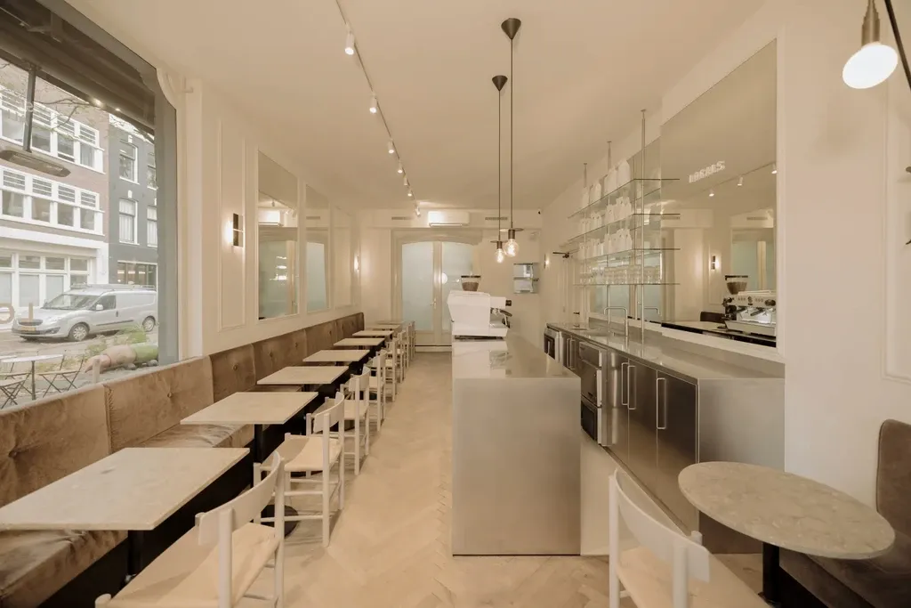 BookNoFees: Restoranas – Locals Coffee – Amsterdam – „Locals“ kava, nuotrauka 1