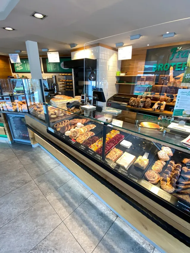 BookNoFees: Kepykla – Bäckerei Franzes – Eslohe – „Franzes“ kepykla, nuotrauka 2