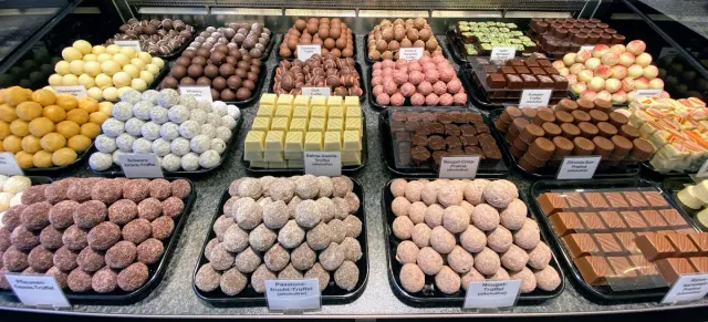 BookNoFees: Restoranas – Konditorei Café Römer – Siegen – Konditerijos kavinė „Römer“, nuotrauka 3