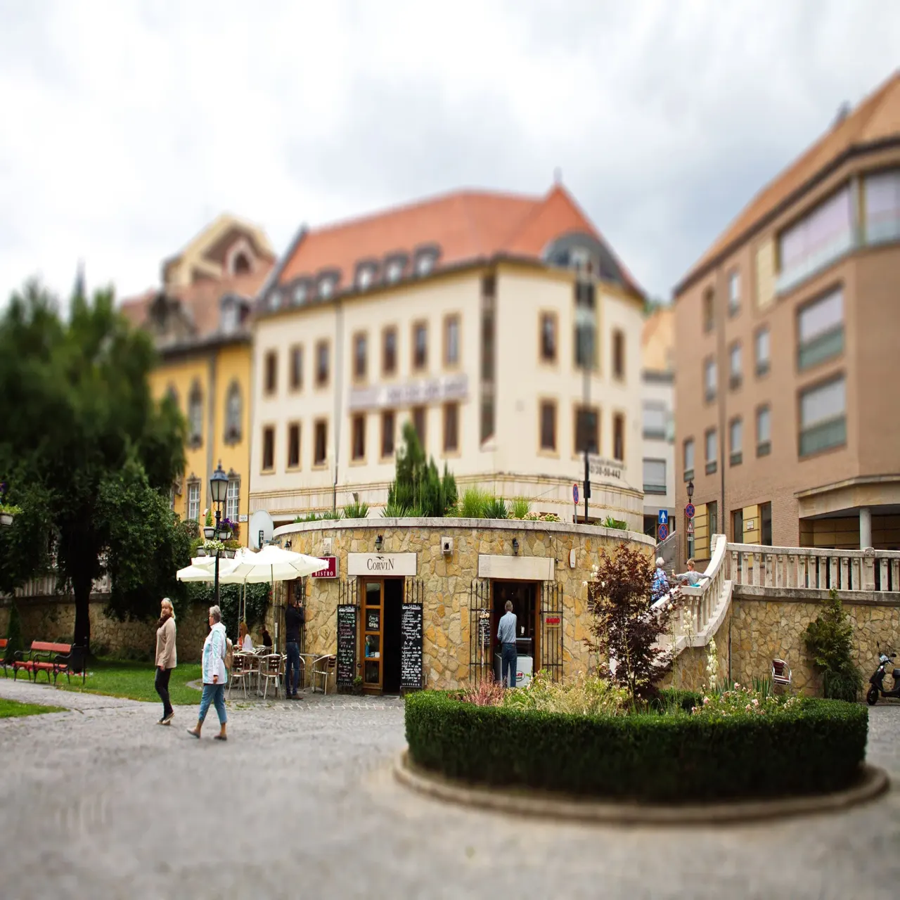 BookNoFees: Kavinė – Corvin Kávézó – Budapest – „Corvin“ kavinė, nuotrauka 1
