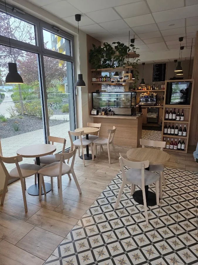 BookNoFees: Kavinė – Mills Coffee – Bratislava – „Mills Coffee“, nuotrauka 1