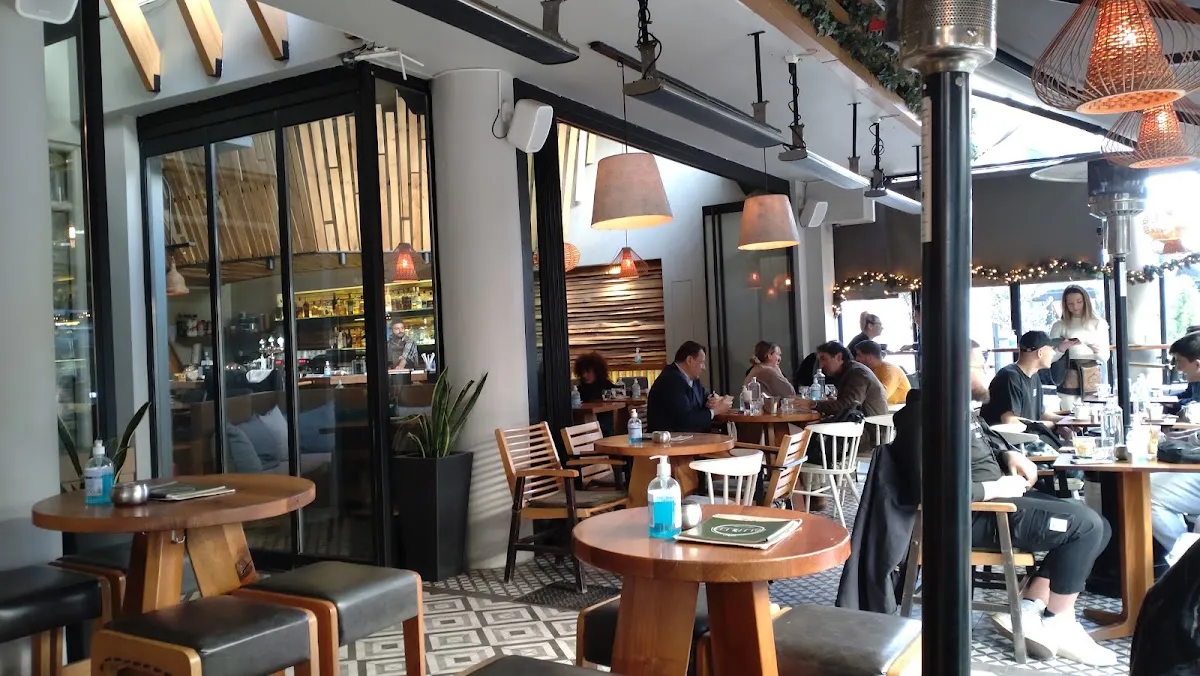 BookNoFees: Kavinė – Butler – Athens – Butler, nuotrauka 1