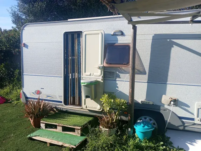 BookNoFees: poilsio būstas, El Palmar De Vejer – Atnaujinta retro karavana su veranda ir sodu