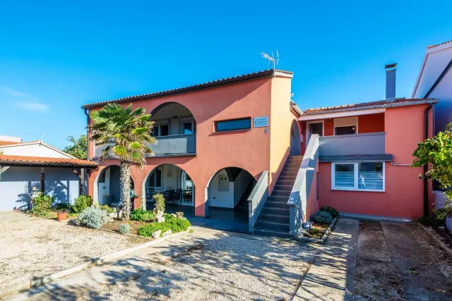 BookNoFees: Ramus „Garden“ butas su uždengtu balkonu – Vir
