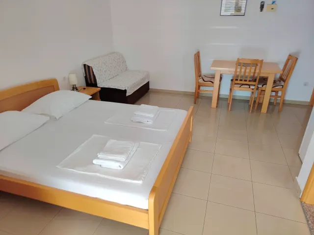 BookNoFees: Rami studija su balkonu ir vaizdu į jūrą – Omiš
