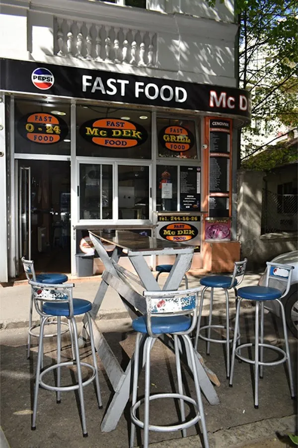 BookNoFees: Užkandžių baras – Mc DEK – Belgrade – Mc DEK, nuotrauka 1