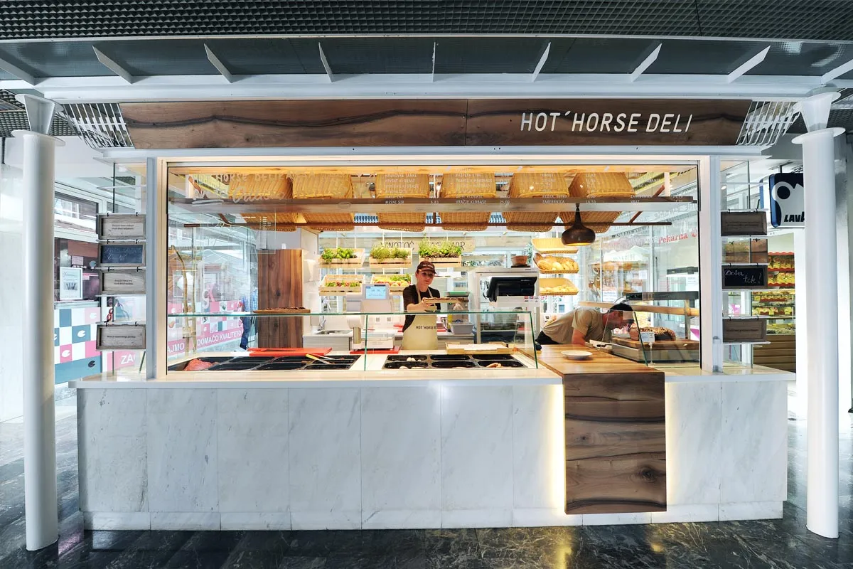 BookNoFees: Užkandžių baras – Hot Horse DELI – Ljubljana – „Hot Horse DELI“, nuotrauka 1