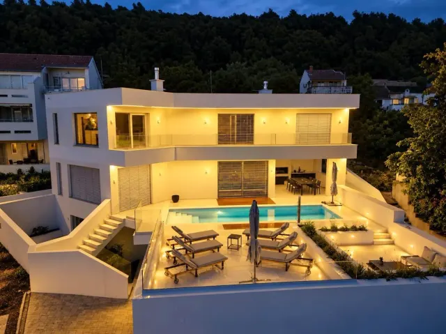 BookNoFees: Vila „Luise“ – Rogoznica