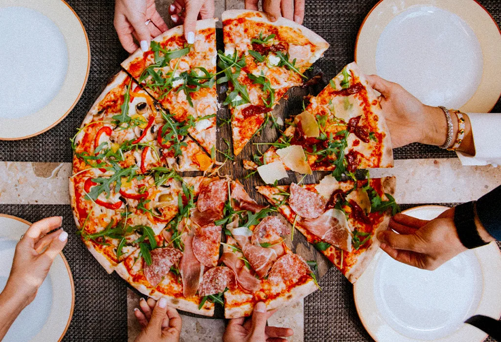 BookNoFees: Užkandžių baras – Almond Pizza – Bucharest – Migdolų pica, nuotrauka 1