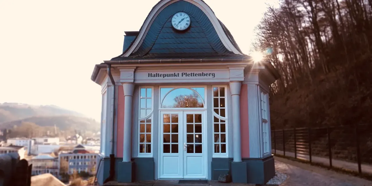 BookNoFees: Kavinė – Café Haltepunkt – Plettenberg – Kavinė „Haltepunkt“, nuotrauka 1