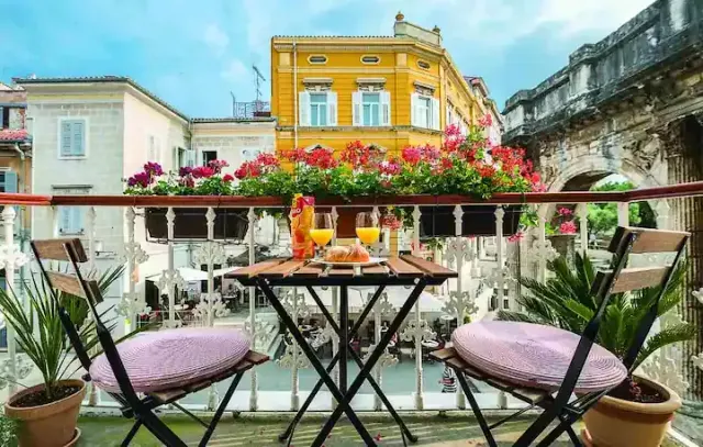 BookNoFees: poilsio būstas, Pula – „Porta Aurea“! Romantiškas balkonas su nuostabiu vaizdu