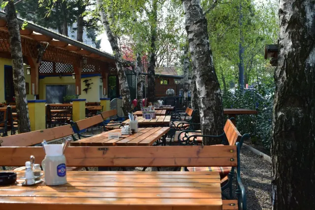 BookNoFees: DonauStadtwirt, Vienna