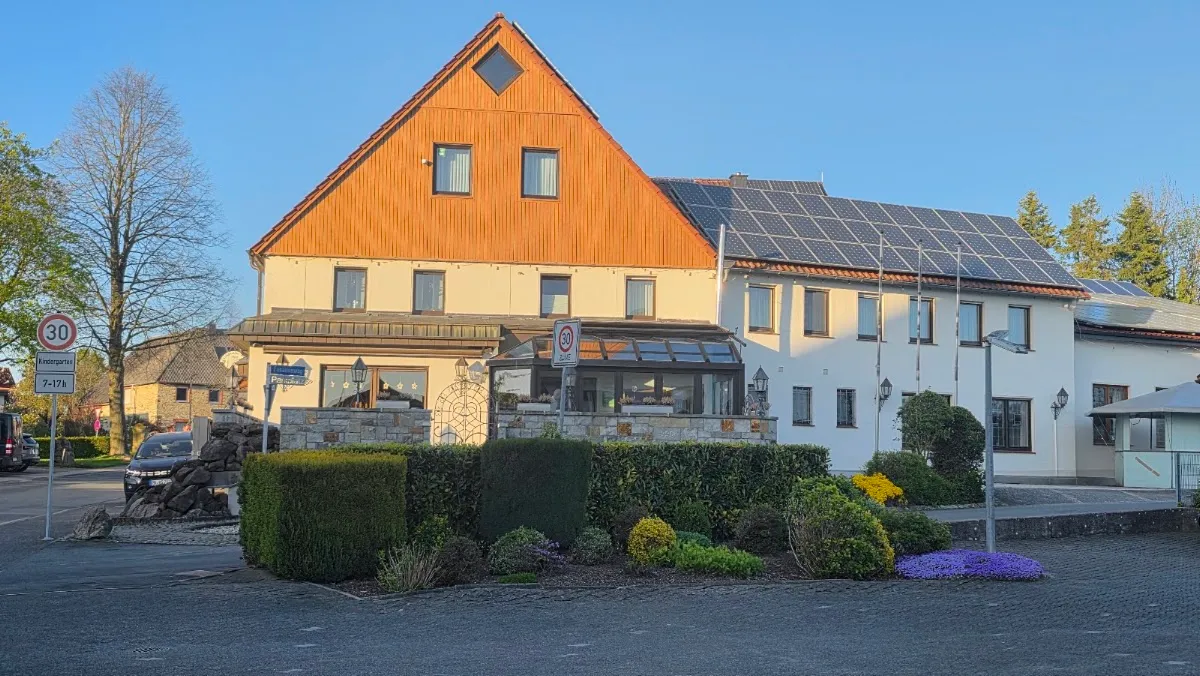 BookNoFees: Restoranas – Landgasthof Kaiser – Bad Wünnenberg – Kaimo viešbutis „Kaiser“, nuotrauka 1