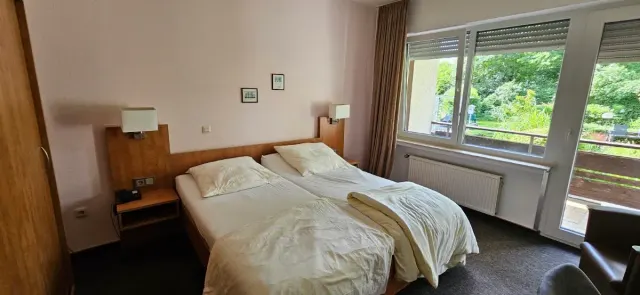 BookNoFees: Restoranas – Kurhotel Wall-Café Brüggemeier – Erwitte – Kurortinis viešbutis „Wall-Café Brüggemeier“, nuotrauka 2