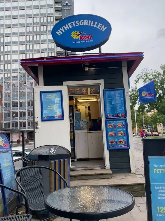 BookNoFees: Užkandžių baras – Nyhetsgrillen – Stockholm – Naujienų grotelės, nuotrauka 3
