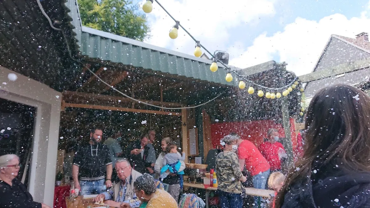 BookNoFees: Kavinė – Cafe "Klunterbunt" – Nachrodt-Wiblingwerde – Kavinė „Klunterbunt“, nuotrauka 1