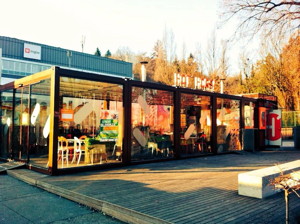 BookNoFees: Užkandžių baras – Hot Horse Tivoli – Ljubljana – „Hot Horse“ Tivoli, nuotrauka 1
