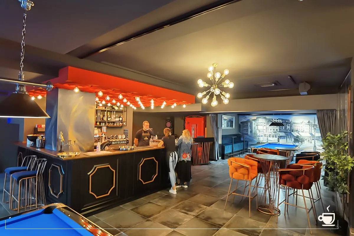 BookNoFees: Kavinė – Cafe & billiard bar Notturno – Zagreb – Kavinė ir biliardo baras „Notturno“, nuotrauka 1