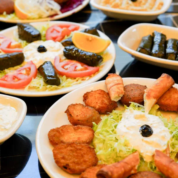 BookNoFees: Restoranas – Közde Döner – Vienna – Ant žarijų kepamas döneris, nuotrauka 2
