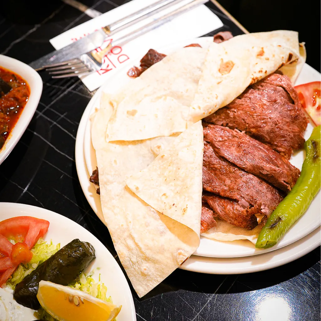 BookNoFees: Restoranas – Közde Döner – Vienna – Ant žarijų kepamas döneris, nuotrauka 1