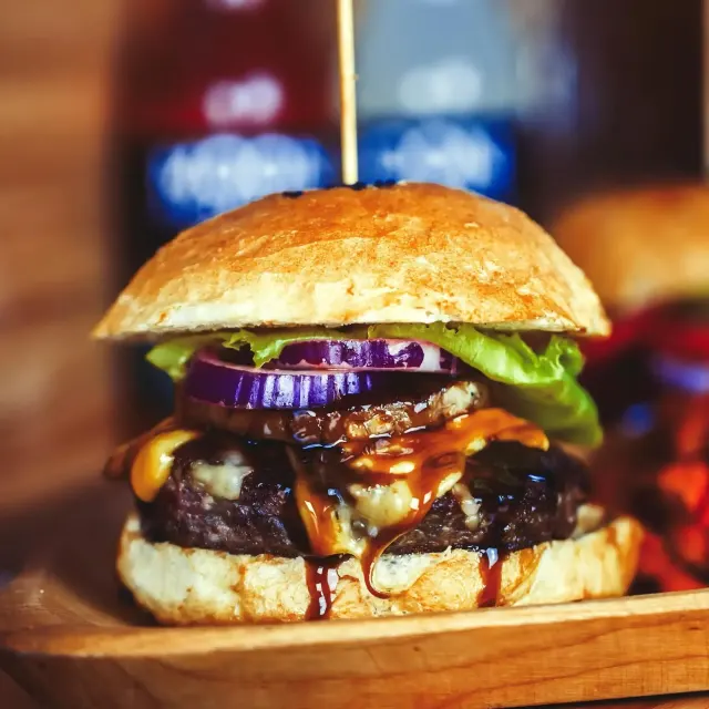 BookNoFees: Užkandžių baras – Hamburger z Karaibów – Warsaw – Hamburgeris iš Karibų, nuotrauka 3