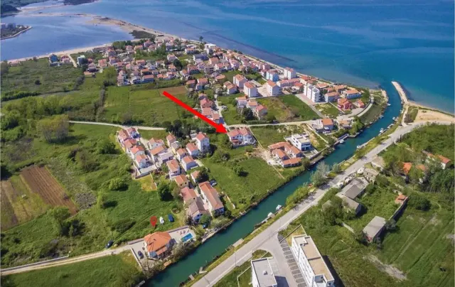 BookNoFees: Rami vieno kambario butas su dengtu įėjimu ir vynmedžiu – Nin