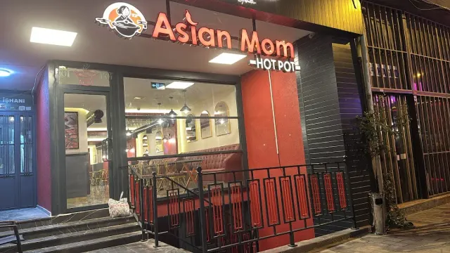 BookNoFees: Asian Mom Hotpot, Istanbul