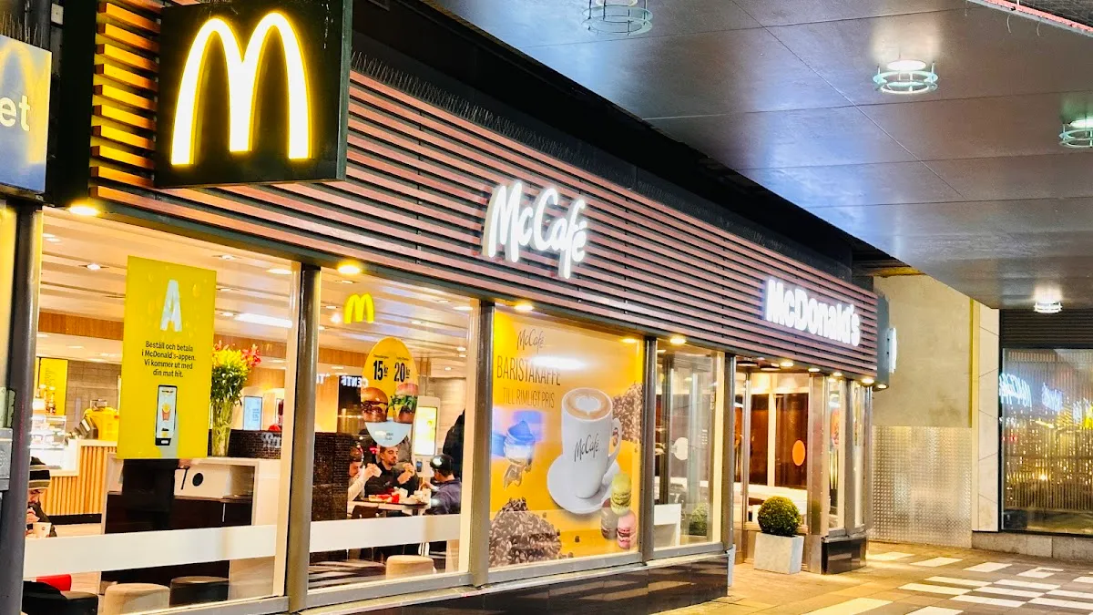 BookNoFees: Užkandžių baras – McDonald's – Stockholm – „McDonald's“, nuotrauka 1