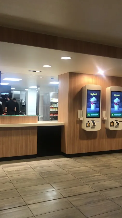 BookNoFees: Užkandžių baras – McDonald's – Stockholm – „McDonald's“, nuotrauka 3