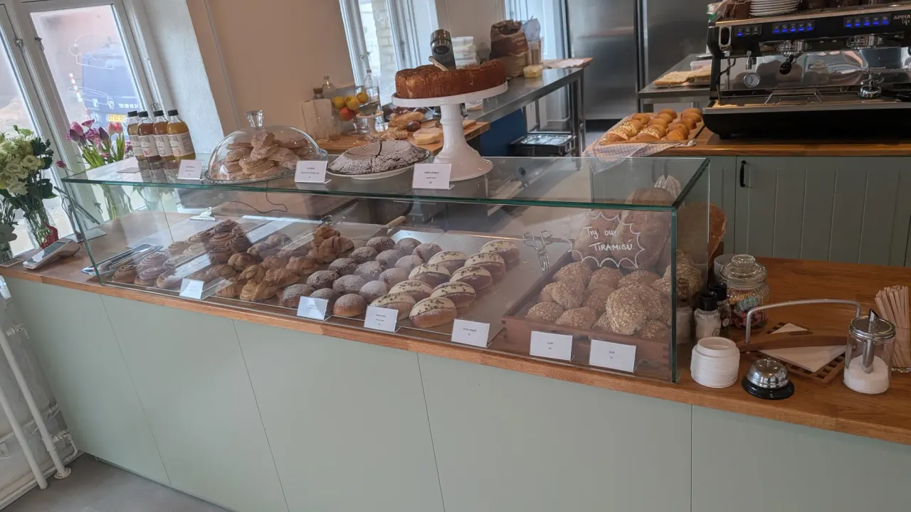 BookNoFees: Kepykla – 180gradi – Copenhagen – 180 laipsnių, nuotrauka 1