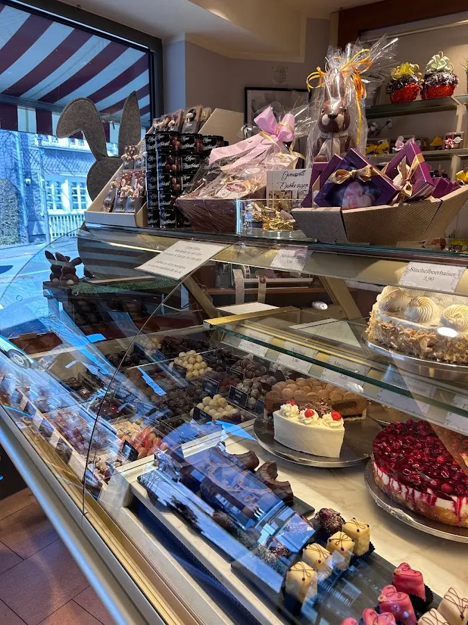 BookNoFees: Kavinė – Lüning Hermann Cafe – Olpe – „Lüning Hermann“ kavinė, nuotrauka 1