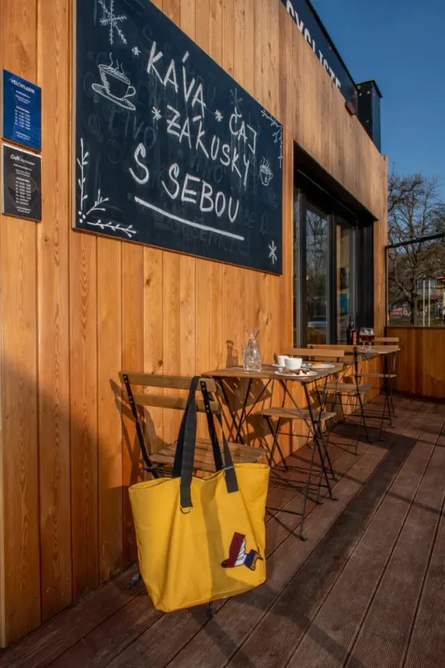 BookNoFees: Kavinė – Café Veloklasik – Prague – „Café Veloklasik“, nuotrauka 2