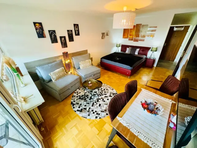 BookNoFees: Rami poilsio butas su balkonu ir vaikų žaidimų zona – Ettlingen