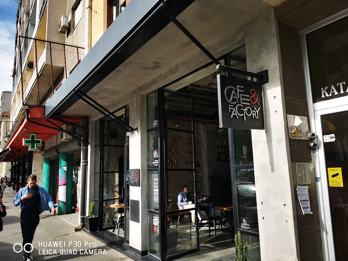 BookNoFees: Kavinė – Cafe & Factory – Belgrade – „Cafe & Factory“, nuotrauka 1