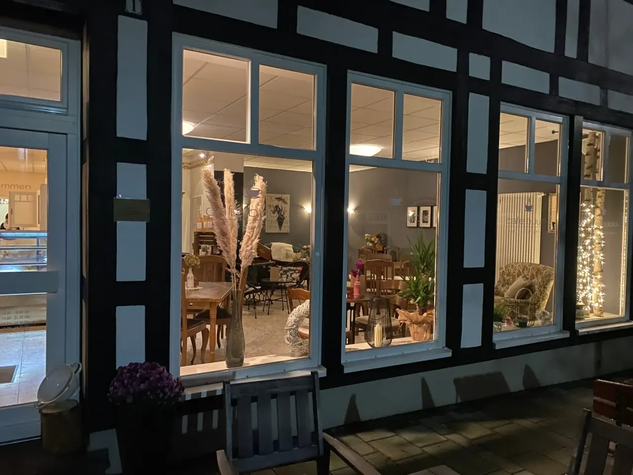 BookNoFees: Kavinė – Café Buuck – Rüthen – Knyga apie kavą, nuotrauka 1