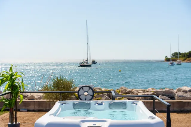 BookNoFees: „Luxury Sea House Pearl Infinity“ – išskirtinis namas ant vandens Novigrade – Novigrad