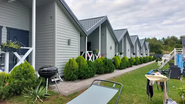 BookNoFees: Ramus medinis namelis su pirtimi ir terasa – Jarosławiec