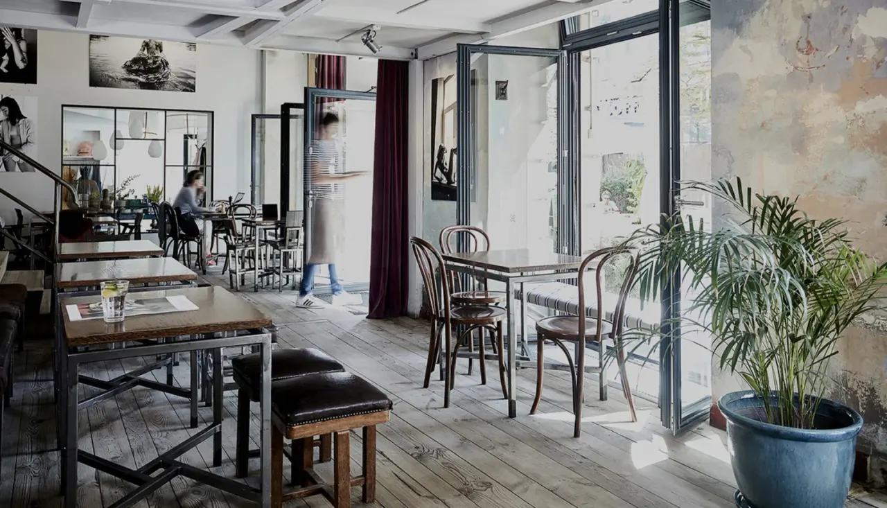 BookNoFees: Restoranas – Między Nami – Warsaw – Tarp mūsų, nuotrauka 1