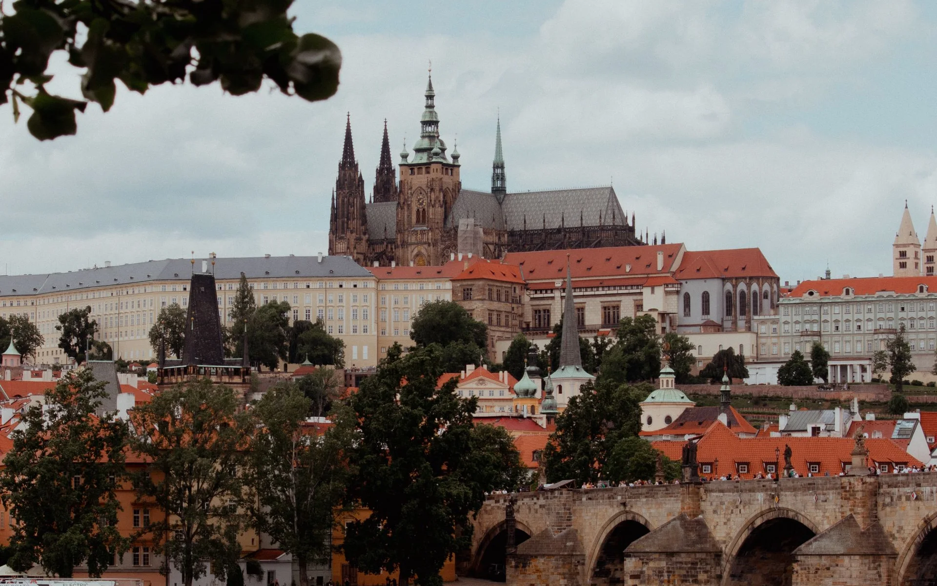 Prahos pilis ir Karolio tiltas per Moldau upę
